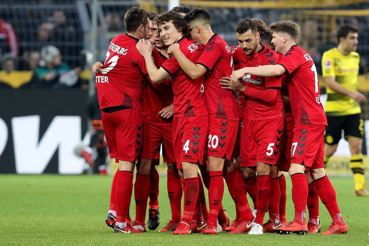 九游客服-勇者兰斯寻找小光